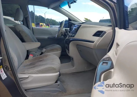 2011 Toyota Sienna Base V6 z USA, uszkodzony, nr VIN 5TDZK3DC7BS004067